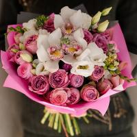 Букет из орхидей и кустовой розы