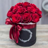 15 красных роз в коробочке